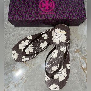 NWT Tory Burch Flip Flop Sandals Size 6 (Moka Falls)